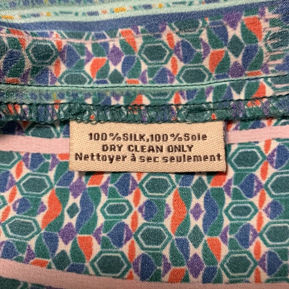 Tucker 100% silk blouse size small - Picture 4 of 5